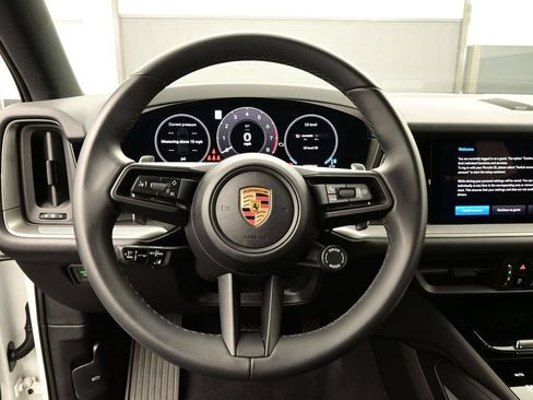 Certified 2025 Porsche Cayenne AWD/4WD image 8