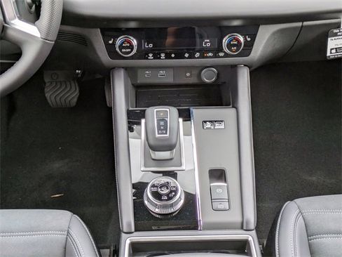 New 2025 Mitsubishi Outlander SE image 21