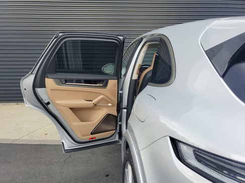 New 2025 Porsche Cayenne Turbo AWD/4WD image 17