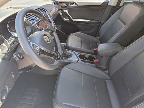 Used 2021 Volkswagen Tiguan SE w/ Panoramic Sunroof Package image 20