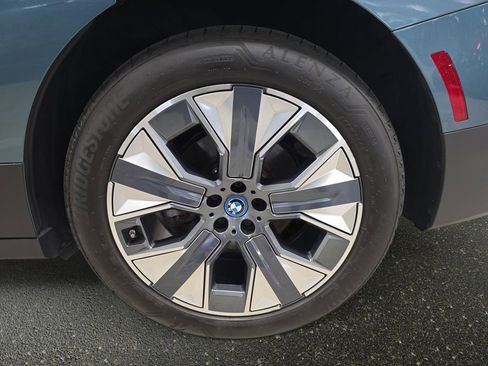 Used 2023 BMW iX xDrive50 AWD/4WD image 32