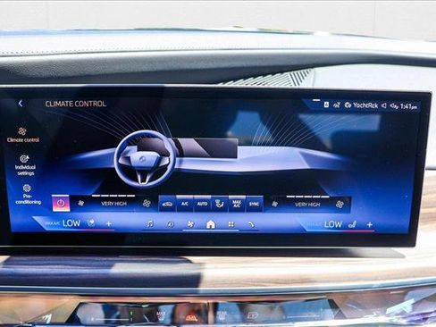 Used 2025 BMW 760i xDrive w/ Executive Package AWD/4WD image 18