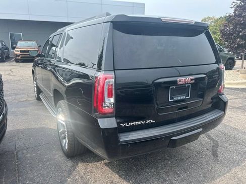 Used 2017 GMC Yukon XL SLT w/ Premium Edition AWD/4WD image 2