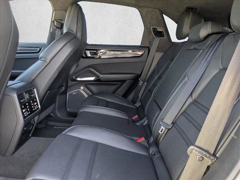 Used 2022 Porsche Cayenne Turbo image 15
