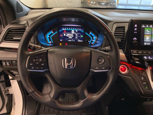 Used 2024 Honda Odyssey Sport image 18