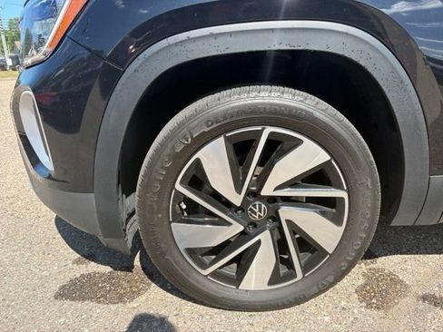 Used 2024 Volkswagen Atlas SE AWD/4WD image 9