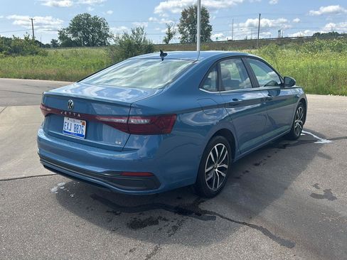 Used 2025 Volkswagen Jetta SE FWD image 5