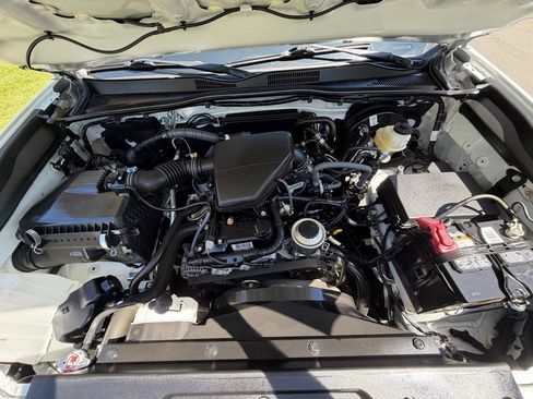 Used 2023 Toyota Tacoma SR AWD/4WD image 9