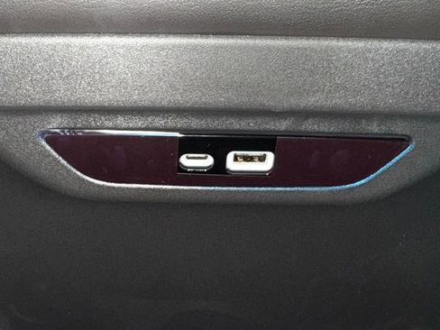 New 2026 Chrysler Pacifica Limited FWD image 12