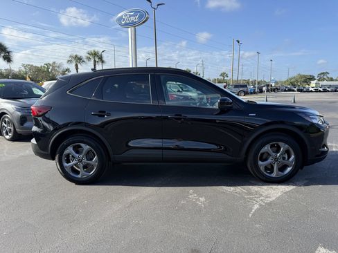 Used 2025 Ford Escape ST-Line Select AWD/4WD image 3