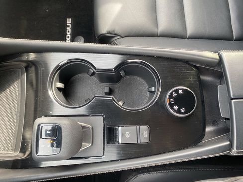 Used 2023 Nissan Rogue SL w/ SL Premium Package image 29