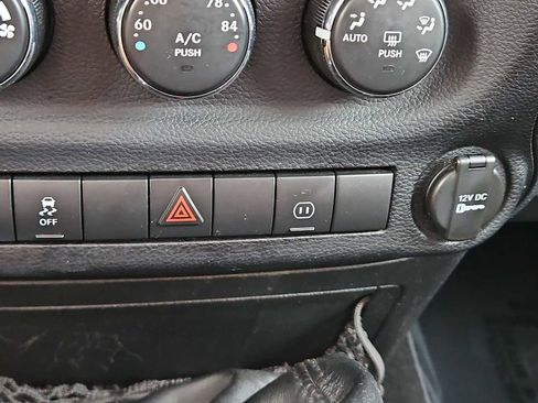 Used 2012 Jeep Wrangler Rubicon w/ Dual Top Group image 28