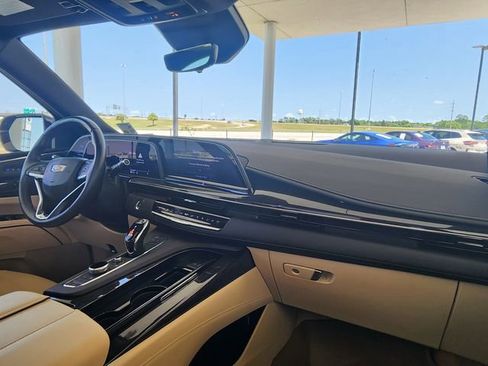 Used 2024 Cadillac Escalade ESV Premium Luxury w/ LPO, Floor Liner Package AWD/4WD image 31