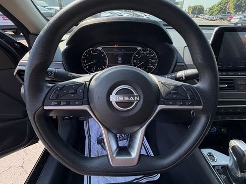 Used 2024 Nissan Altima 2.5 SV FWD image 17