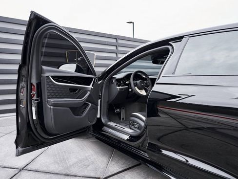 Used 2025 Bentley Flying Spur Plug-In Hybrid image 31