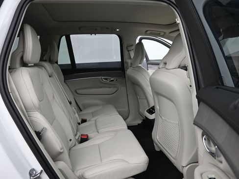 New 2026 Volvo XC90 B6 Ultra w/ Protection Package Premier AWD/4WD image 17
