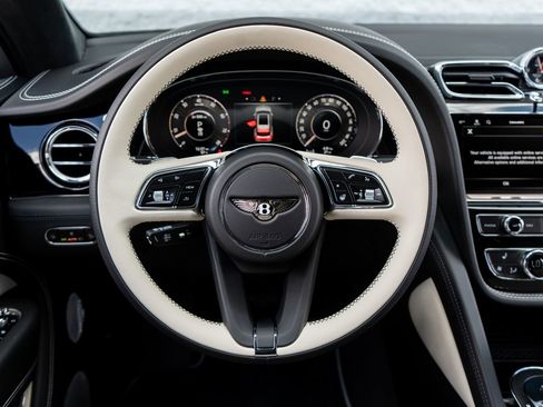 New 2026 Bentley Bentayga AWD/4WD image 31