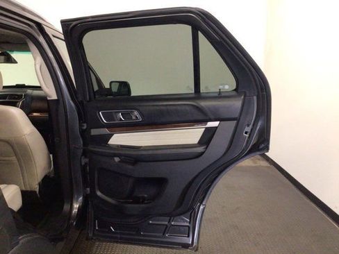 Used 2016 Ford Explorer Platinum image 12