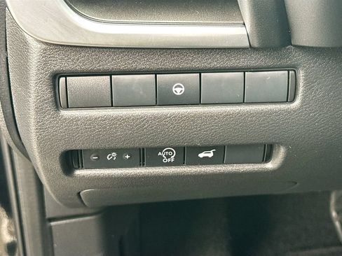Certified 2025 Nissan Rogue SV FWD image 27