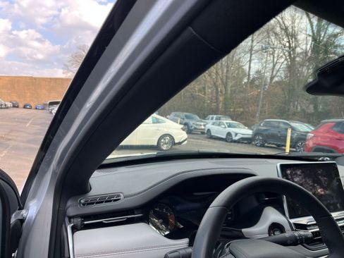 Used 2025 Jeep Compass Limited image 35