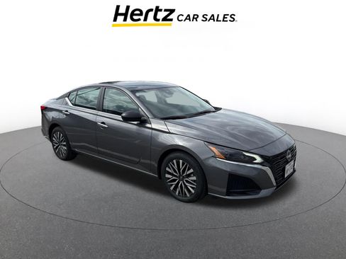 Used 2025 Nissan Altima 2.5 SV FWD image 1