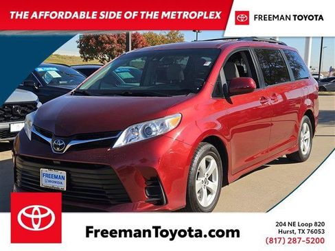 Used 2020 Toyota Sienna LE image 1