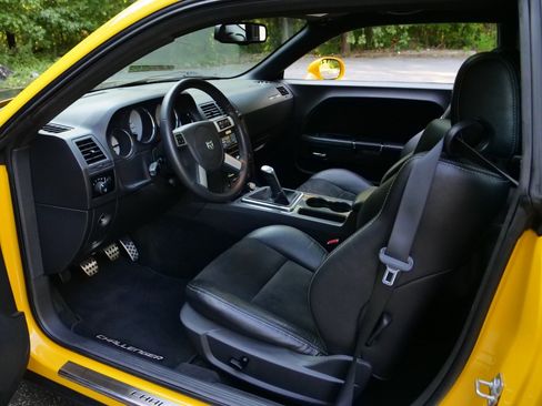 Used 2010 Dodge Challenger SRT8 w/ SRT Option Group II RWD image 21