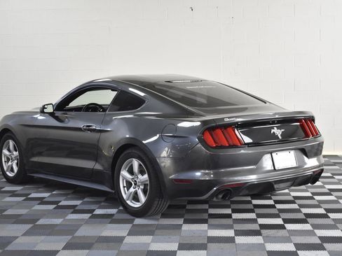 Used 2017 Ford Mustang Coupe image 3