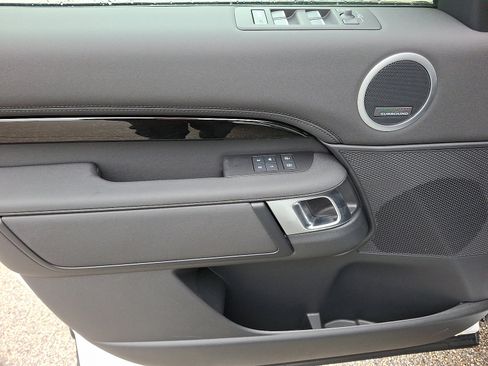 New 2026 Land Rover Discovery S image 5