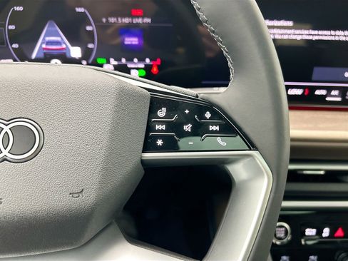 Used 2025 Audi Q5 Premium Plus w/ Premium Plus image 13