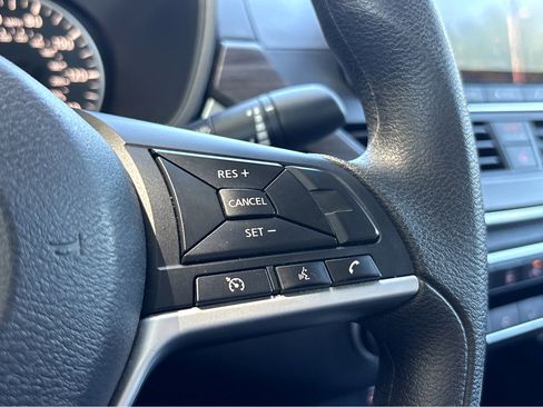 Used 2024 Nissan Altima 2.5 SV FWD image 14