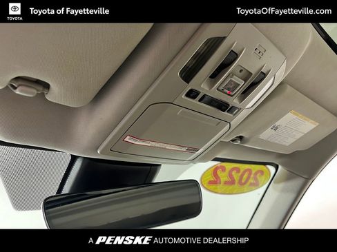 Used 2022 Toyota Highlander XLE FWD image 32