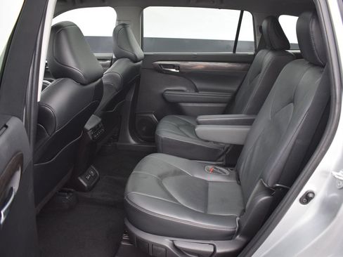 Used 2022 Toyota Highlander Platinum AWD/4WD image 15