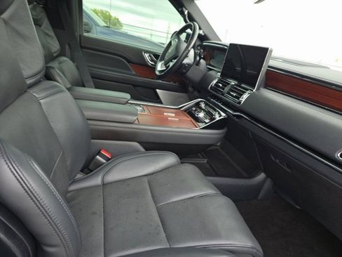 Used 2024 Lincoln Navigator Reserve image 7