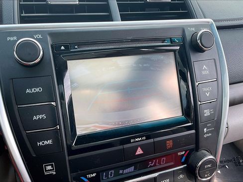 Used 2017 Toyota Camry XLE w/ Moonroof Package FWD image 26