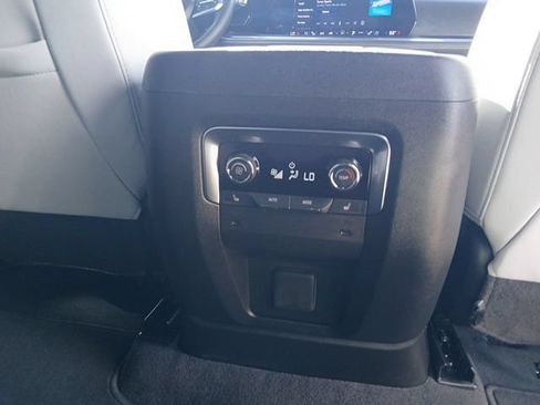 Used 2025 Chevrolet Tahoe Premier RWD image 16