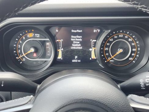 Used 2026 Jeep Wrangler Unlimited Rubicon AWD/4WD image 7