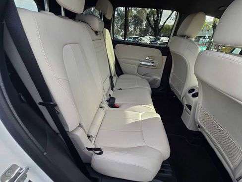 Used 2025 Mercedes-Benz GLB 250 image 15