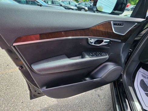 Used 2016 Volvo XC90 T6 Momentum w/ Momentum Plus Package AWD/4WD image 10