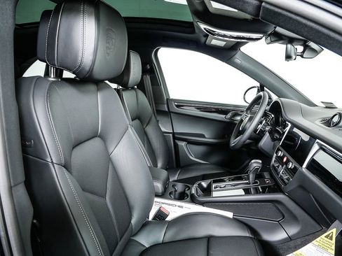 New 2026 Porsche Macan image 25