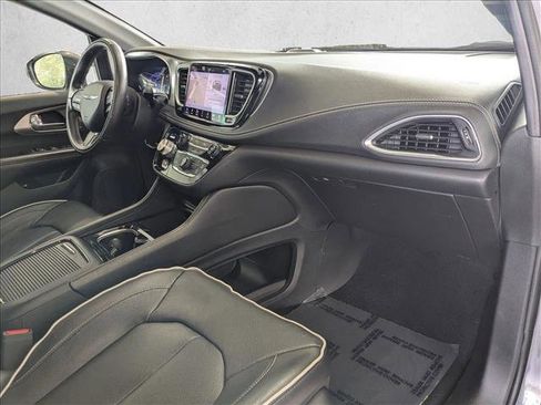 Used 2022 Chrysler Pacifica Limited w/ Uconnect Theater Family Group FWD image 20