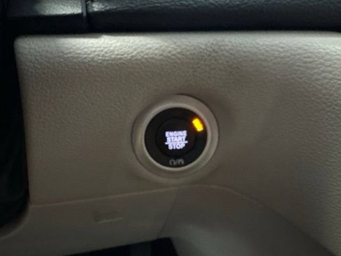 Used 2024 Chrysler Pacifica Limited FWD image 39
