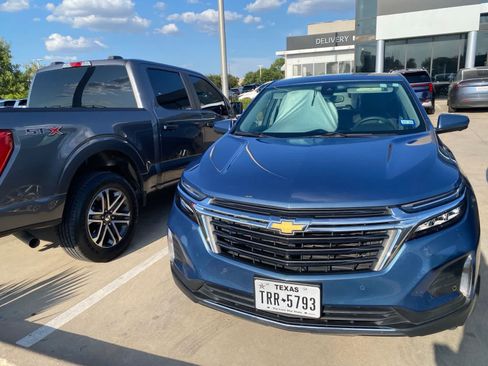 Used 2024 Chevrolet Equinox LT FWD image 2