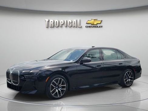 Used 2025 BMW 740i RWD image 1