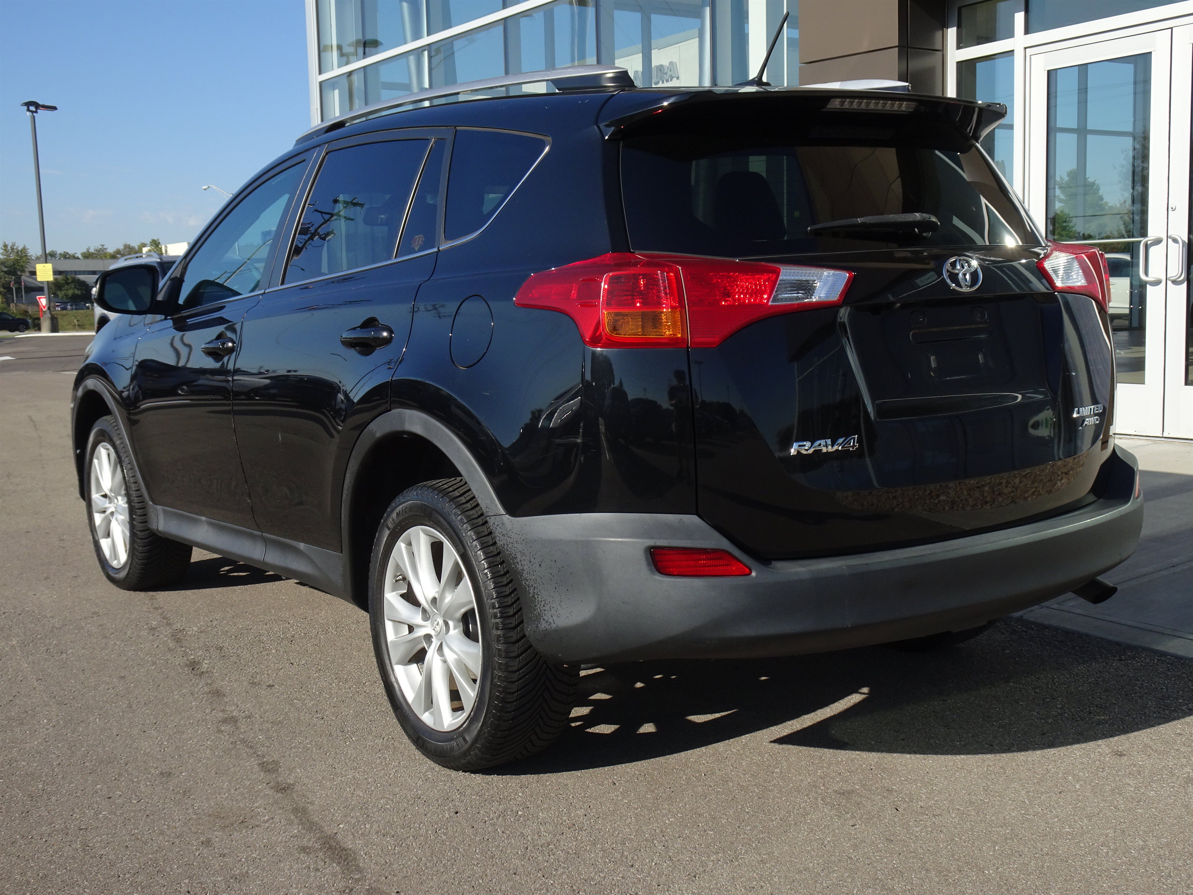 Used 2014 Toyota RAV4 Limited w/ Technology Package AWD/4WD image 3