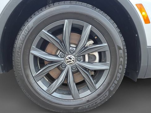 Used 2024 Volkswagen Tiguan SE FWD image 16