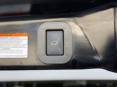 Certified 2018 Toyota Sienna SE w/ Carpet Mat Package image 16