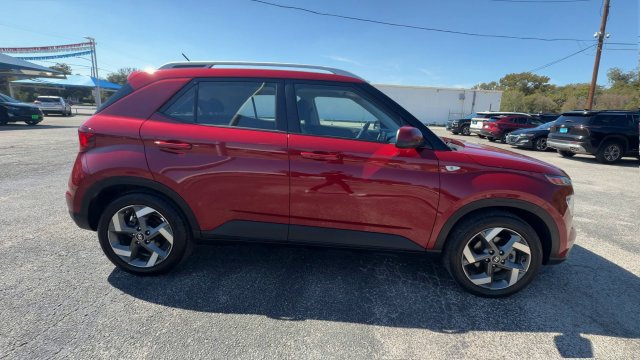 Used 2025 Hyundai Venue SEL FWD image 9