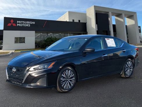 Used 2024 Nissan Altima 2.5 SV image 1