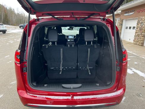 New 2026 Chrysler Pacifica Select image 20